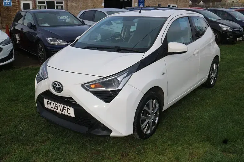 Gebraucht Toyota Aygo X-play 72 PS (52 kW) 2019 Weiß Kleinwagen
