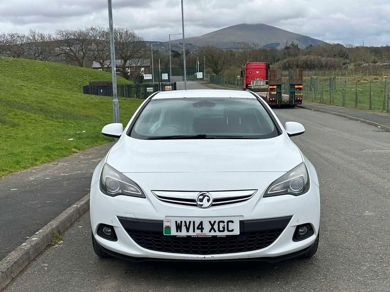 Used Vauxhall Astra GTC SRi 2014 White Coupe