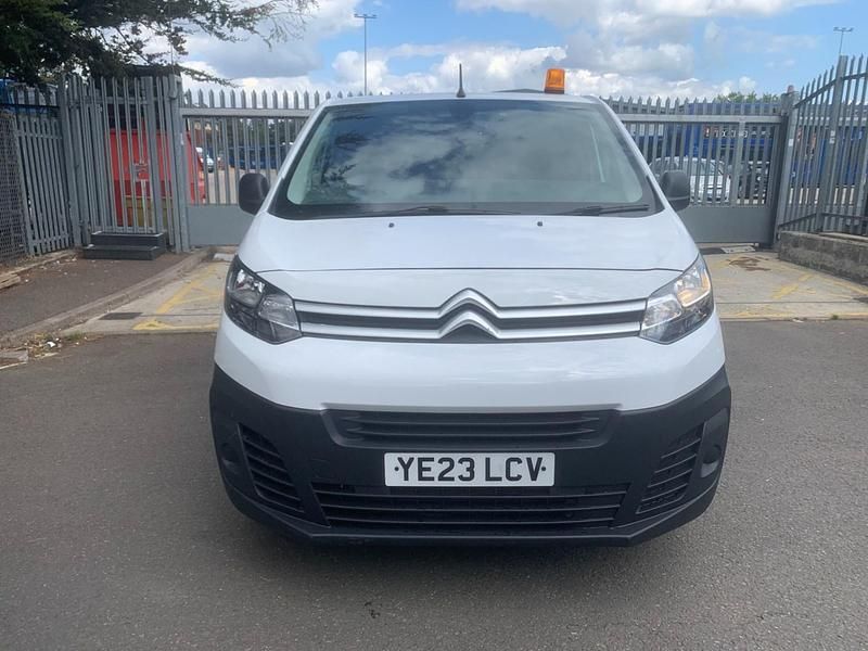 White Used 2023 Citroën Dispatch MPV | £10,500 (Super price) - Image 1/4