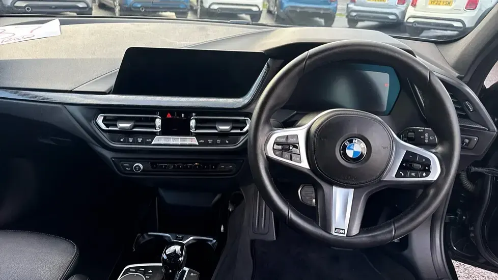 Usado BMW 118 M Sport 134 HP (98 kW) 2022 Preto Citadino