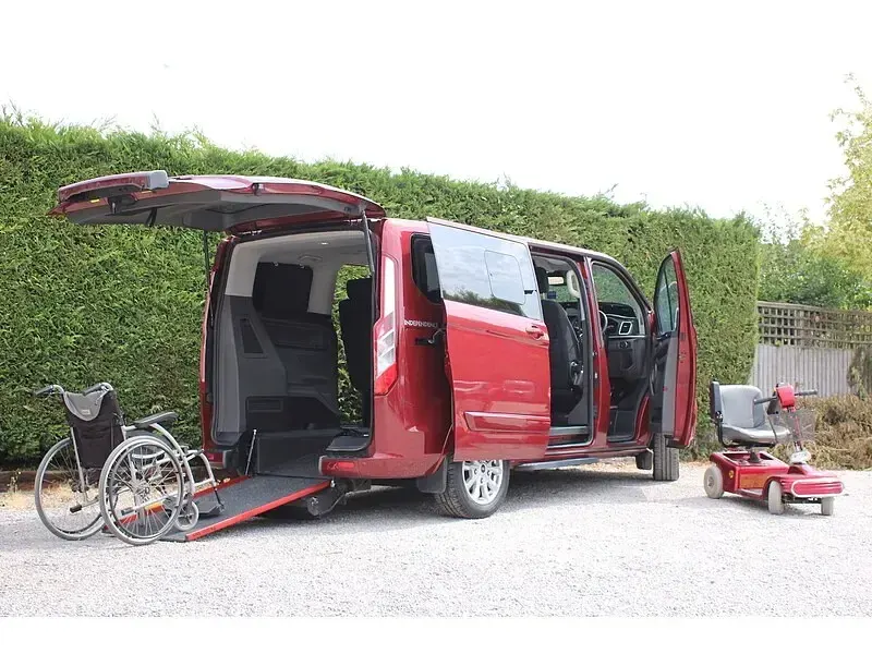 Used Ford Tourneo Custom Titanium 130 HP (95 kW) 2021 Red Van