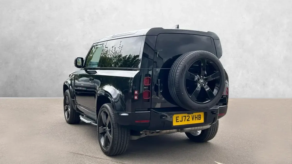 Used Land Rover Defender SE Dynamic 249 HP (183 kW) 2023 Black SUV