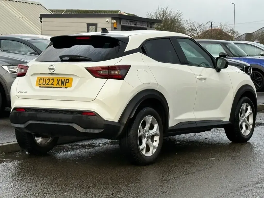 Used Nissan Juke N-Connecta 114 HP (83 kW) 2022 White SUV