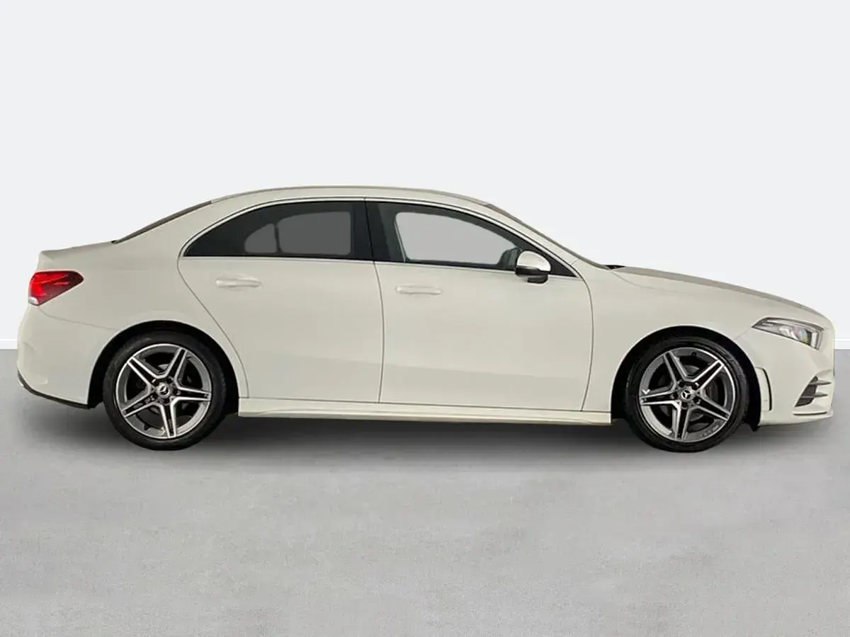 Begagnad Mercedes A200 AMG line 150 HK (110 kW) 2020 Vit Sedan