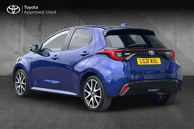 Used Toyota Yaris 114 HP (83 kW) 2021 Blue Hatchback