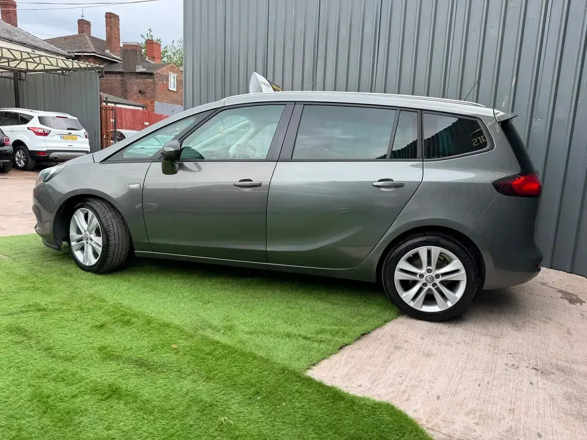 Used Vauxhall Zafira SRi 140 HP (102 kW) 2018 Grey MPV