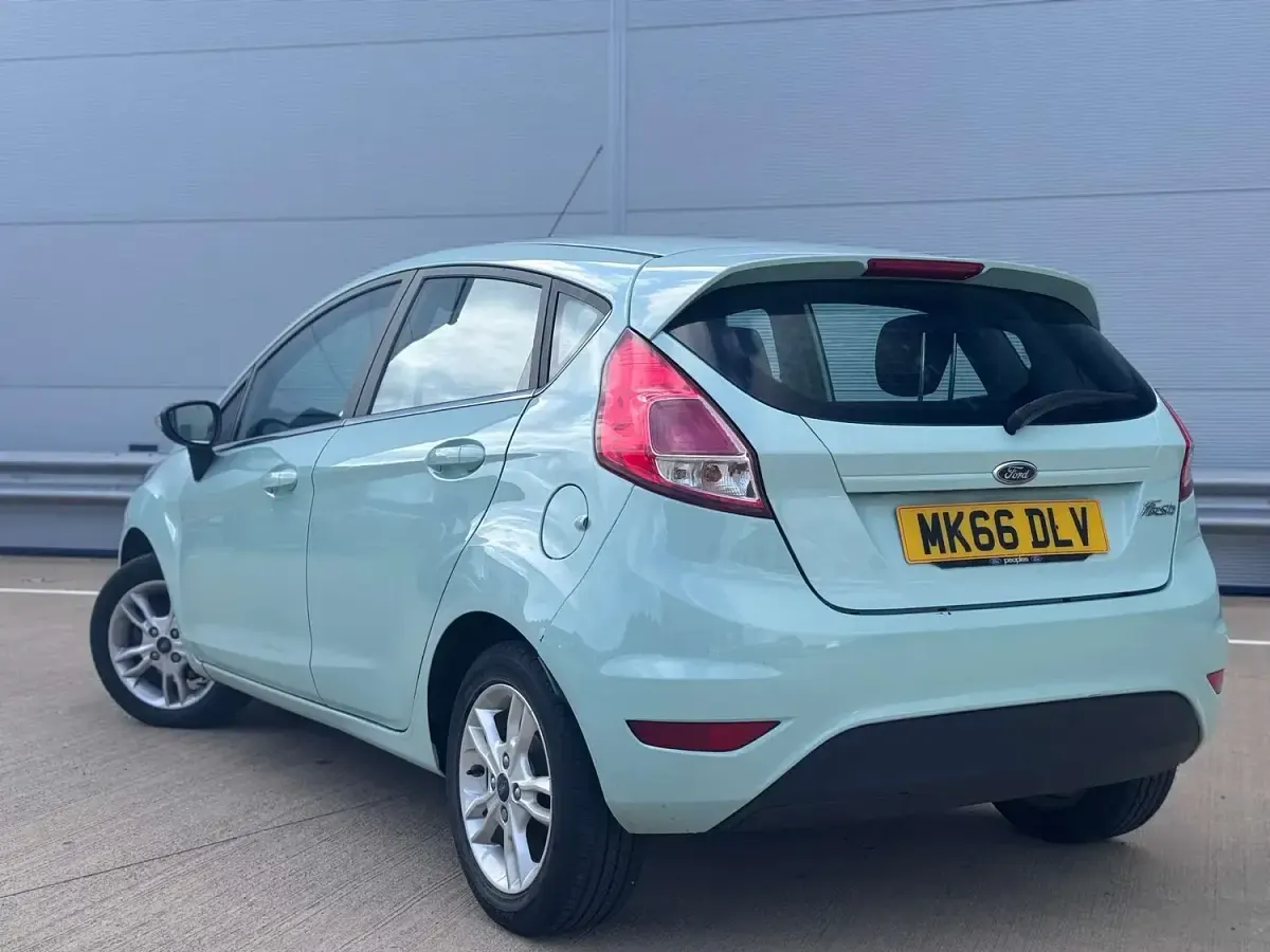Used Ford Fiesta Zetec 82 HP (60 kW) 2016 Green Hatchback