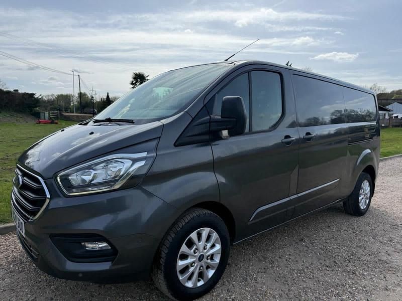 Usado Ford Transit Custom Limited 130 HP (95 kW) 2020 Cinzento Van