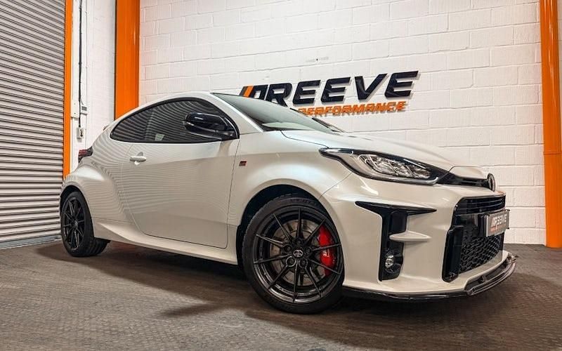 Used Toyota Yaris 261 HP (191 kW) 2021 White Hatchback