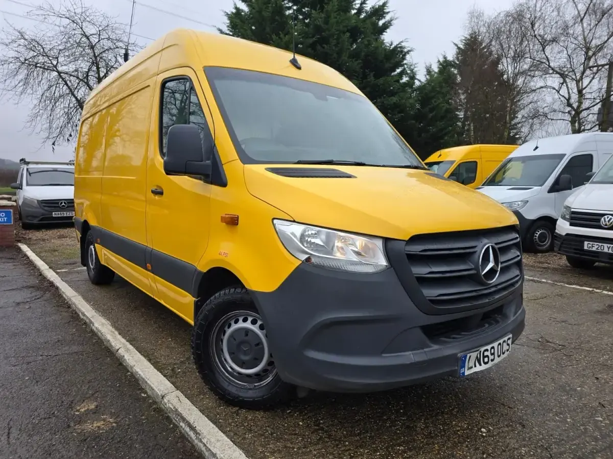 Usado Mercedes Sprinter 2019 Amarelo Van