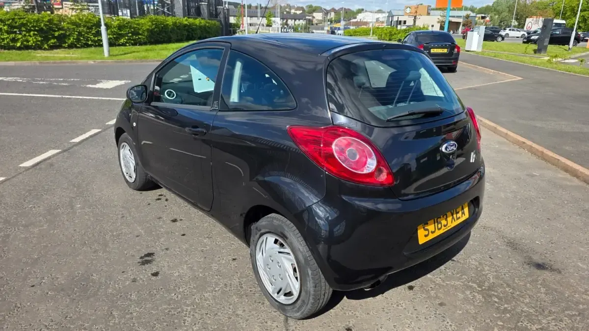 Usado Ford Ka 69 HP (50 kW) 2014 Preto Citadino