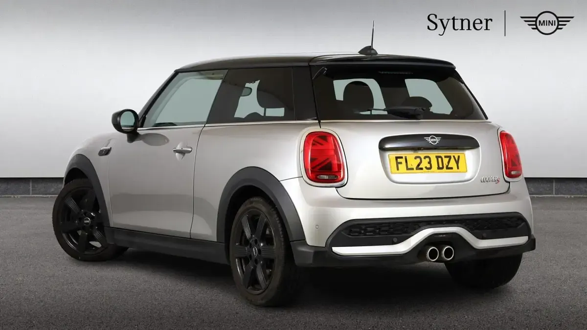 Used Mini Cooper S Classic 176 HP (129 kW) 2023 Silver Hatchback