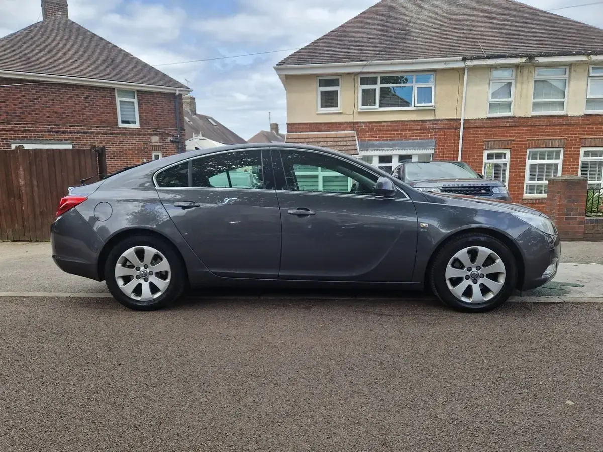 Used Vauxhall Insignia SRi 160 HP (117 kW) 2011 Grey Hatchback