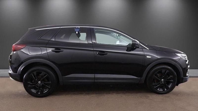 Used Vauxhall Grandland X SRi 130 HP (95 kW) 2021 Black SUV