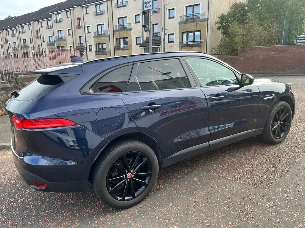 Used Jaguar F-Pace Portfolio 180 HP (132 kW) 2017 Blue SUV