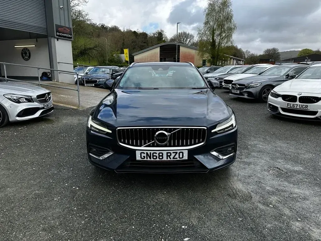 Used Volvo V60 Inscription 190 HP (139 kW) 2018 Blue Estate