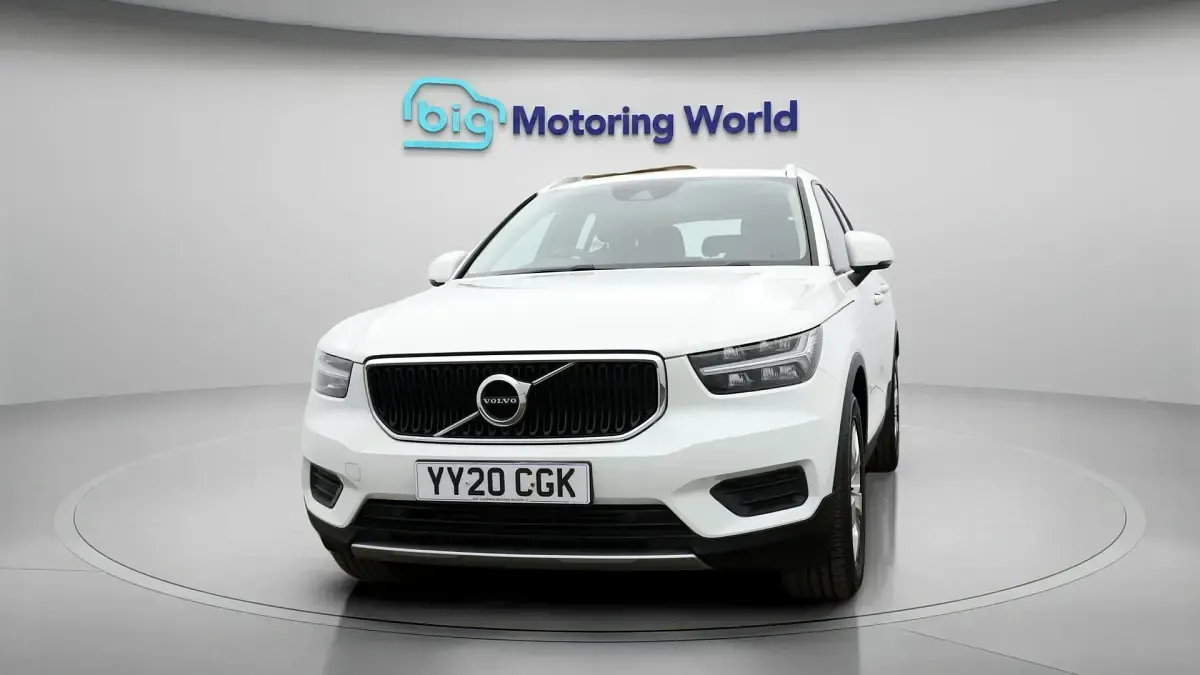 Begagnad Volvo XC40 Momentum 161 HK (118 kW) 2020 Vit SUV