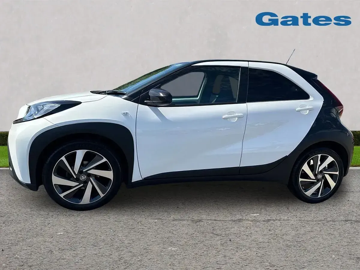 Used Toyota Aygo X 72 HP (52 kW) 2023 White SUV