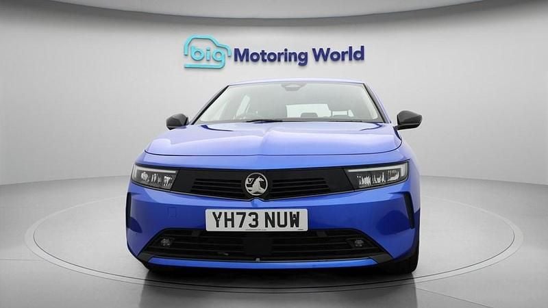Used Vauxhall Astra Design Edition 130 HP (95 kW) 2024 Blue Estate