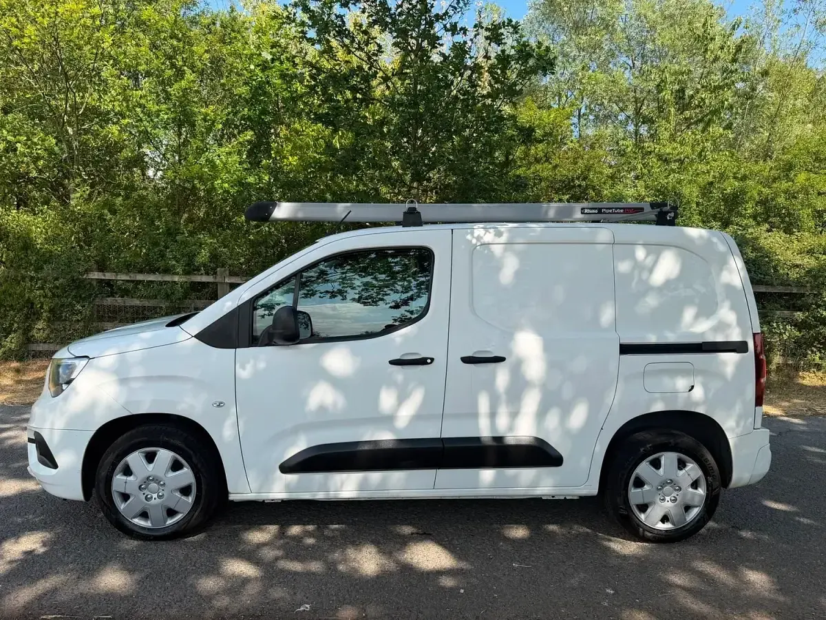 Used Vauxhall Combo Sportive 100 HP (73 kW) 2020 White MPV