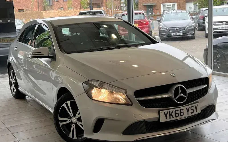 Używany Mercedes A180 SE 109 KM (80 kW) 2018 Hatchback