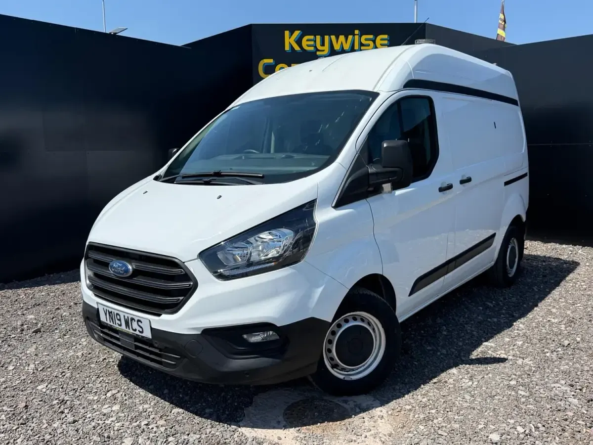 Used Ford Transit Custom 105 HP (77 kW) 2019 White Van
