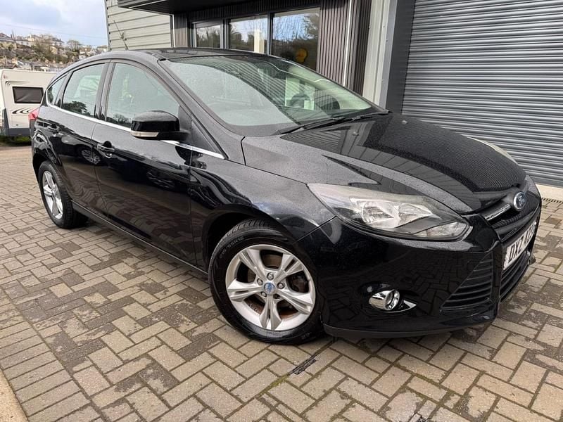Used Ford Focus Zetec 125 HP (91 kW) 2011 Black Hatchback