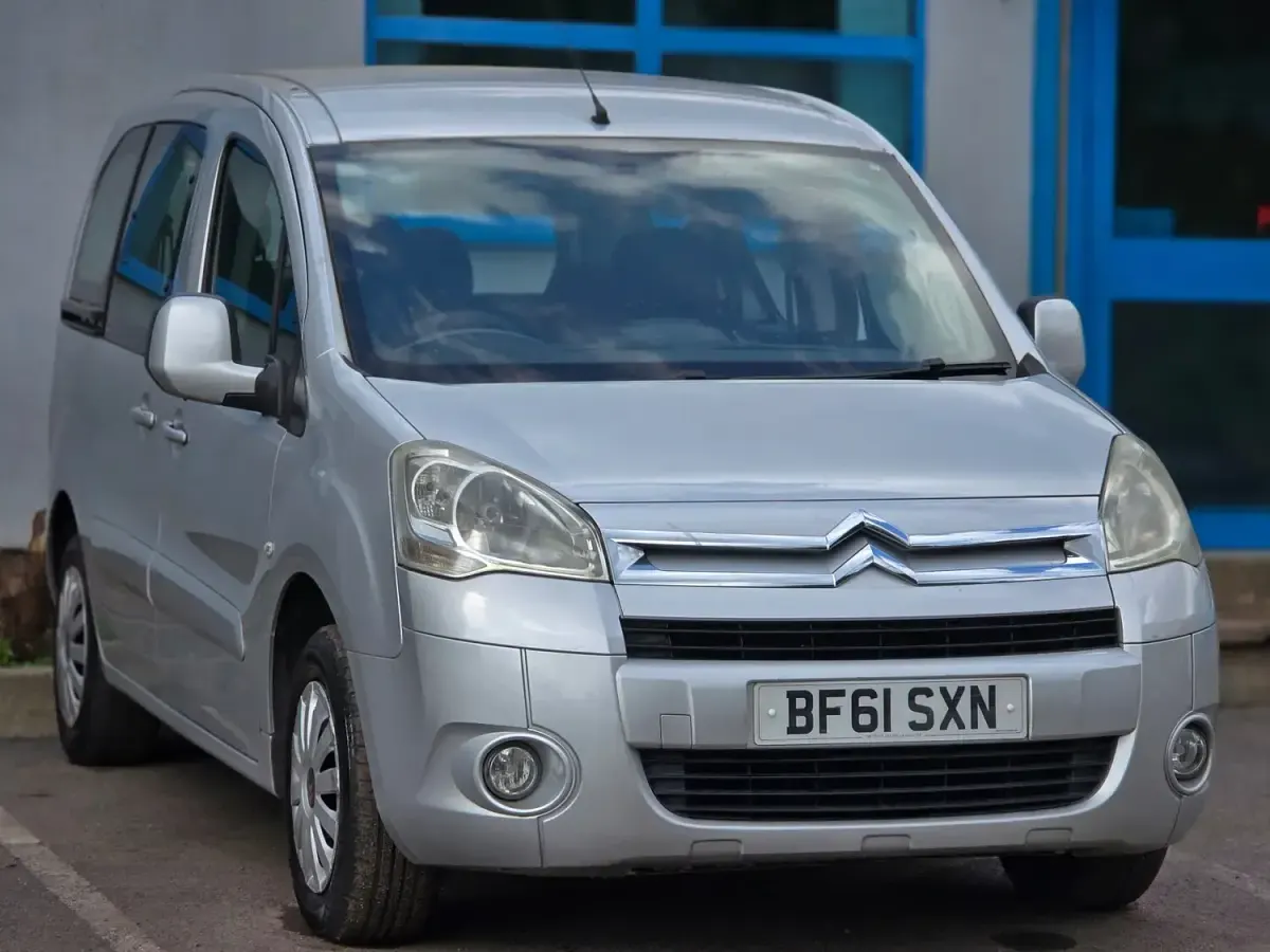 Begagnad Citroën Berlingo VTR Sport 2011 Silver Minibuss