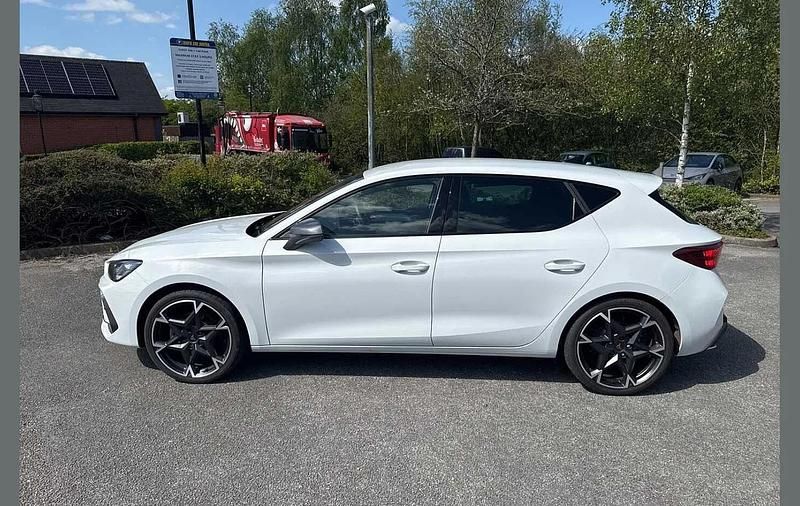 Used Cupra Leon 147 HP (108 kW) 2025 White Hatchback