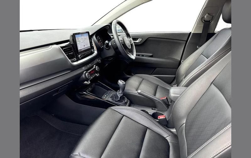 Used Kia Stonic 117 HP (86 kW) 2023 White SUV