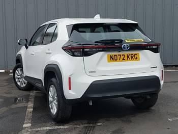 Used Toyota Yaris Hybrid 116 HP (85 kW) 2023 White Estate