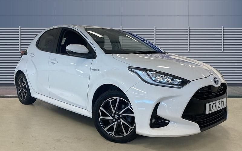 Used 2025 Toyota Yaris Hybrid Design Hatchback | £16,401 (Super price) - Image 1/4