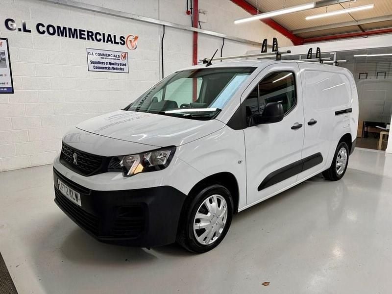 White Used 2023 Peugeot Partner Premium MPV | £11,680 (Fair price) - Image 1/3
