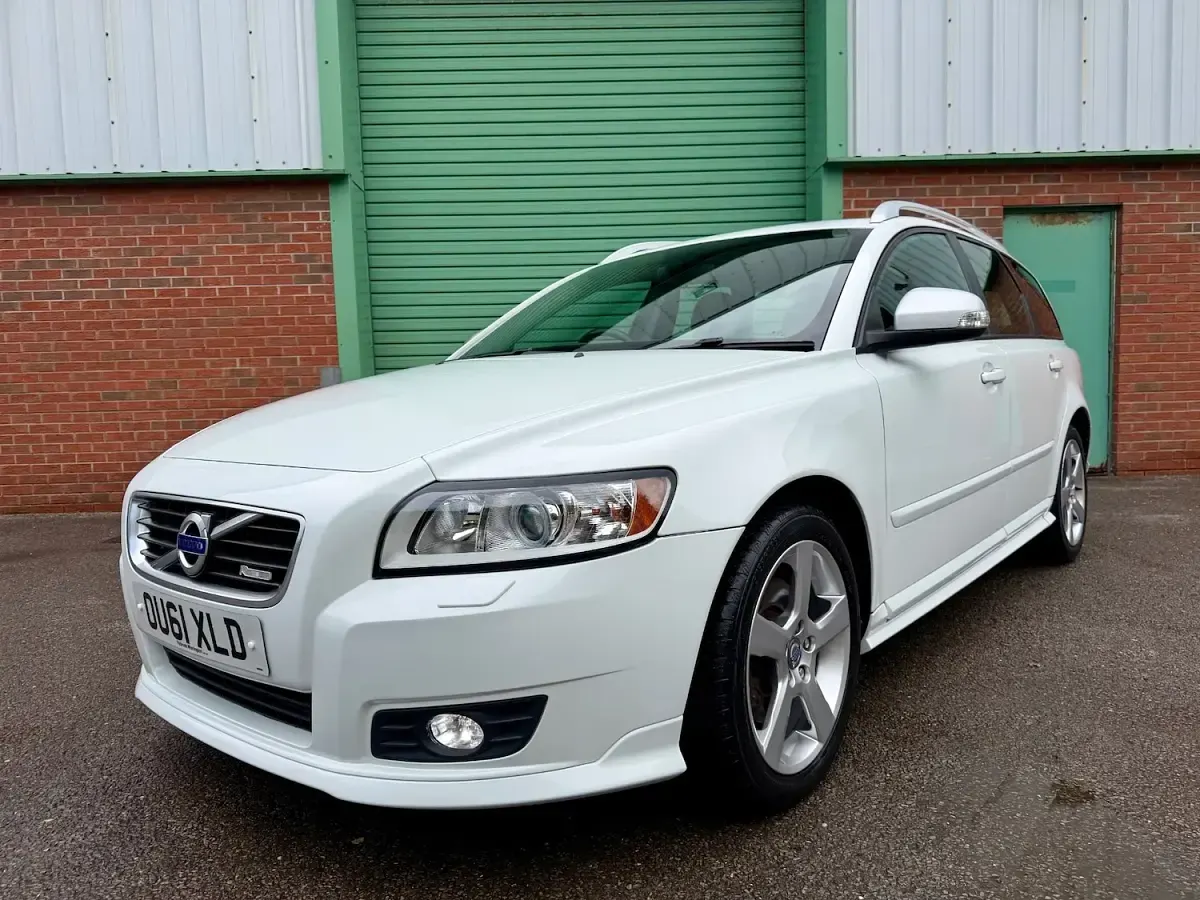 Used Volvo V50 R-Design 147 HP (108 kW) 2011 White Estate