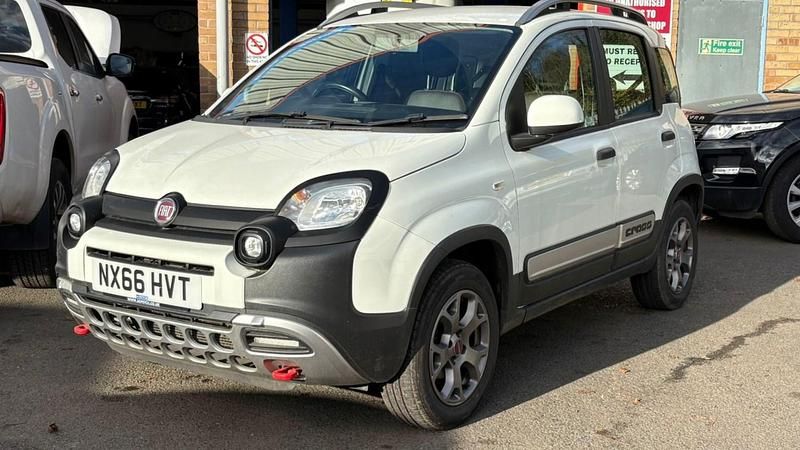 Used Fiat Panda Cross Cross 90 HP (66 kW) 2016 White Hatchback