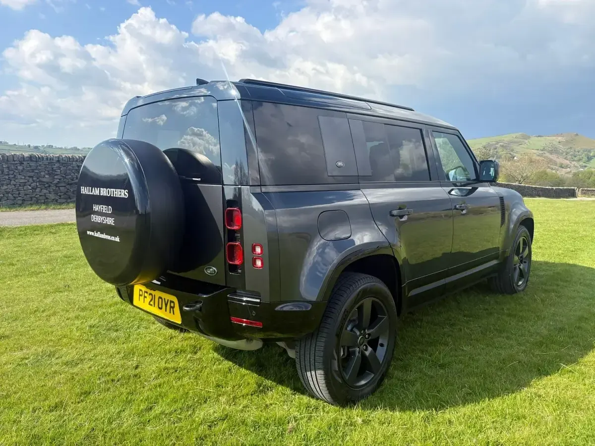 Used Land Rover Defender HSE Dynamic 300 HP (220 kW) 2021 Grey SUV