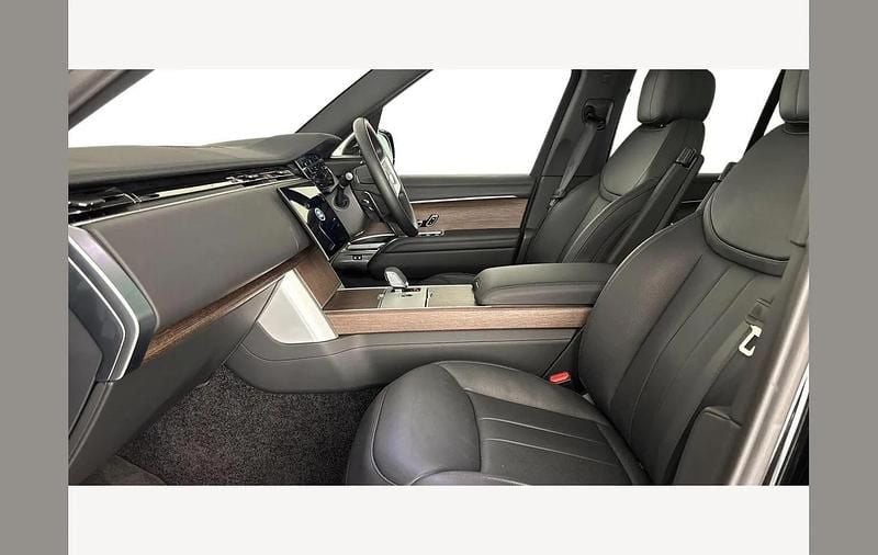 Used Land Rover Range Rover HSE 300 HP (220 kW) 2024 Black SUV