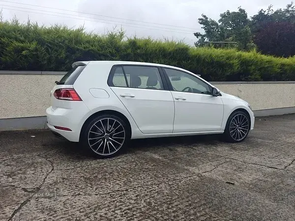 Used VW Golf VII S 115 HP (84 kW) 2020 White Hatchback