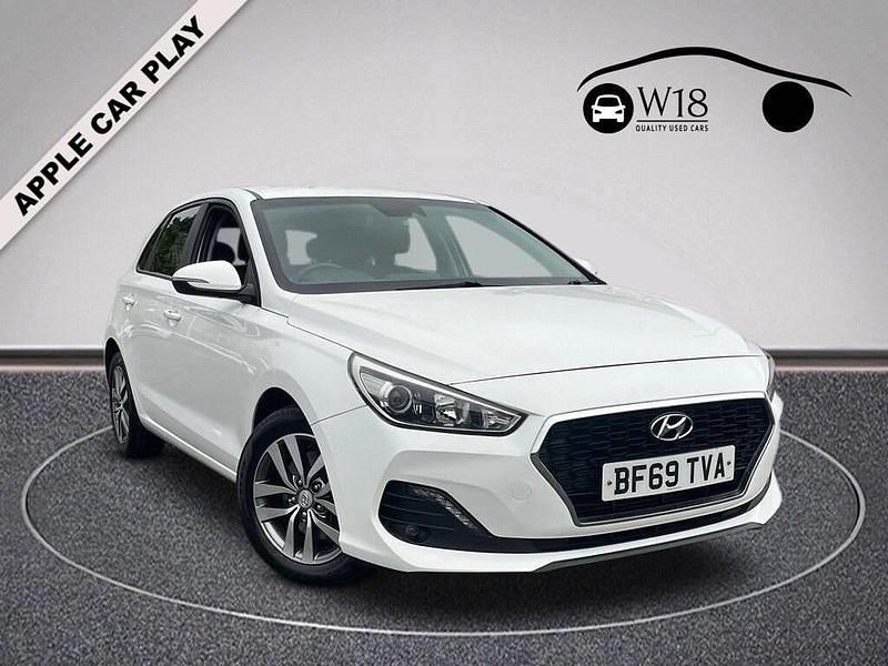 Used Hyundai i30 SE 120 HP (88 kW) 2019 White Hatchback