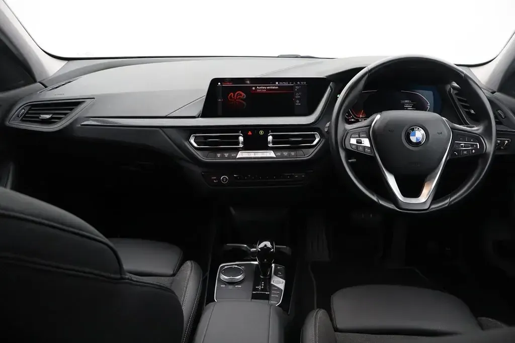 Used BMW 118 Sport Line 2022 Black Hatchback