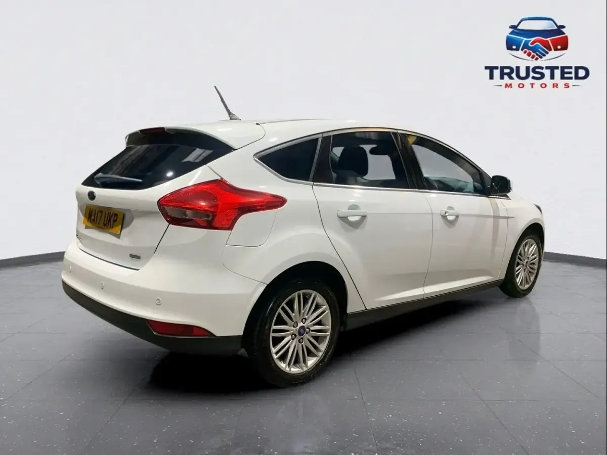 Used Ford Focus Zetec 100 HP (73 kW) 2017 White Hatchback