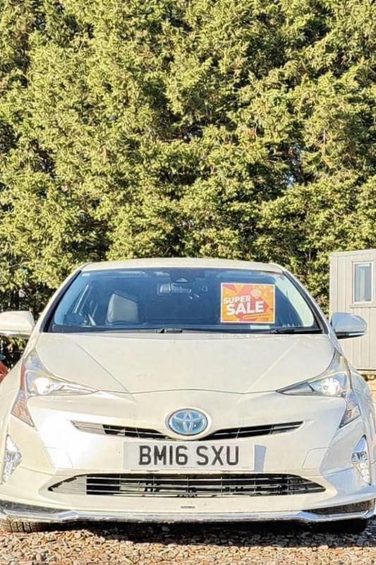 White Used 2016 Toyota Prius Hatchback | £7,900 (Super price) - Image 1/4