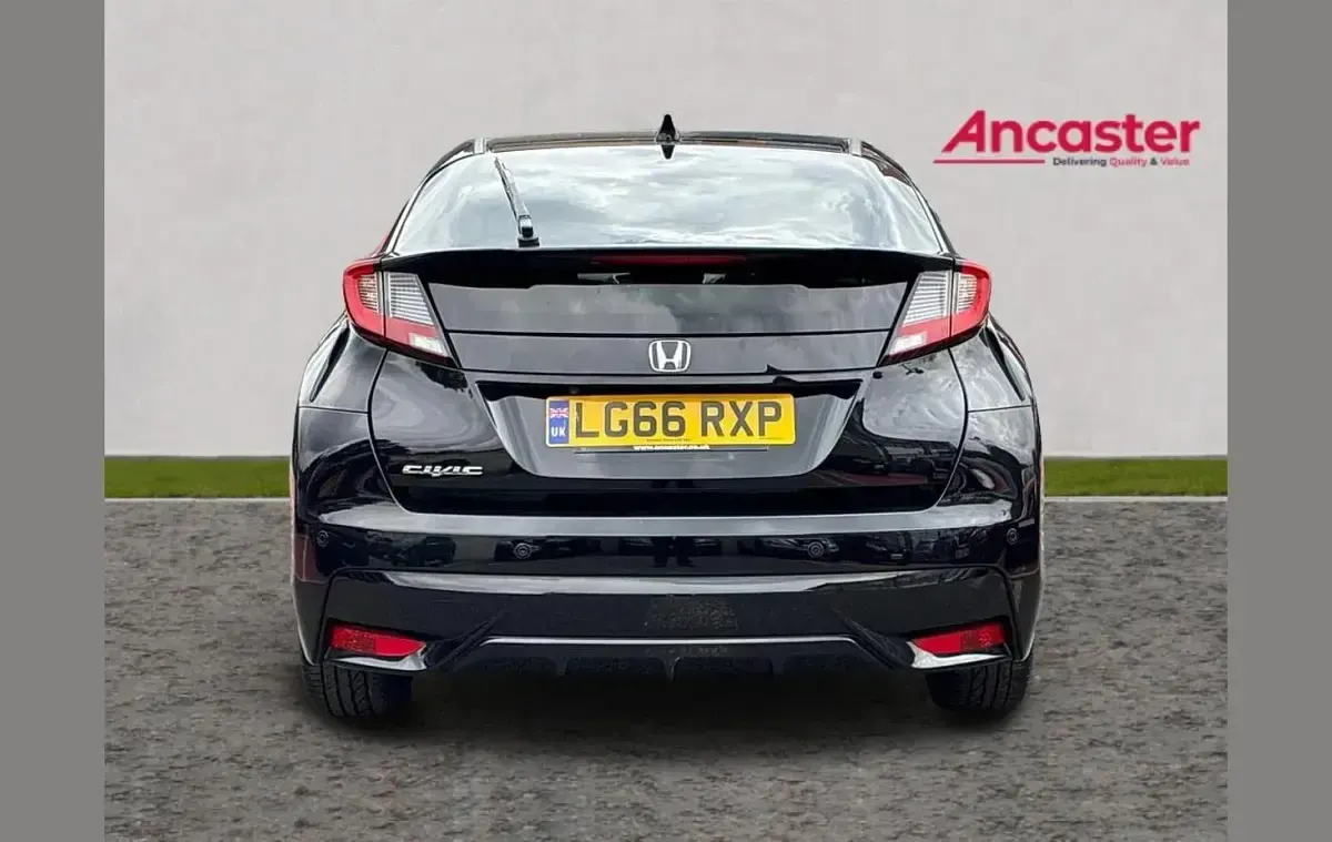 Used Honda Civic SE Plus 139 HP (102 kW) 2016 Black Hatchback