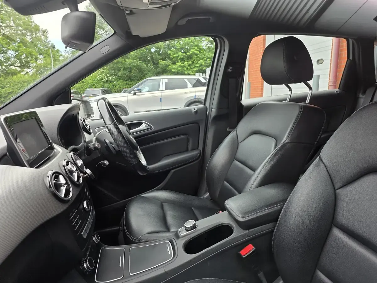 Used Mercedes B180 109 HP (80 kW) 2015 Grey MPV