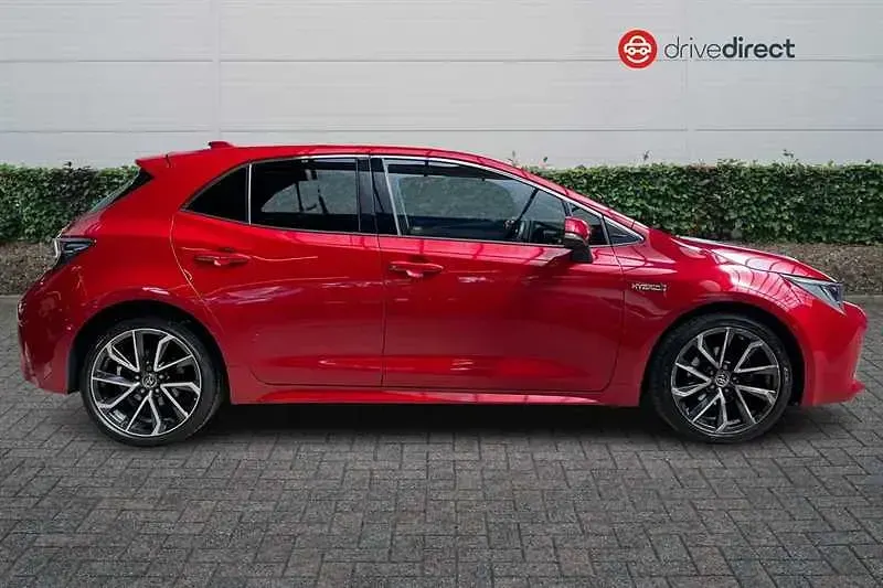 Used Toyota Corolla 122 HP (89 kW) 2019 Red Hatchback