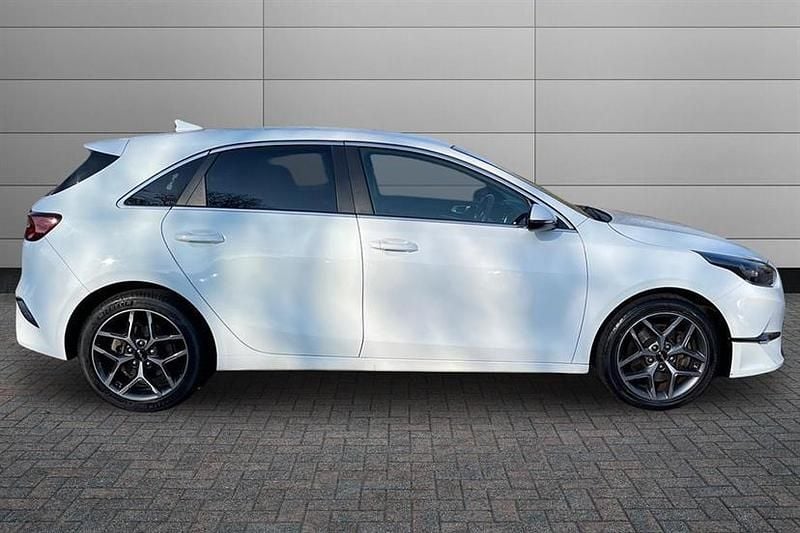Used Kia Ceed 158 HP (116 kW) 2022 White Hatchback