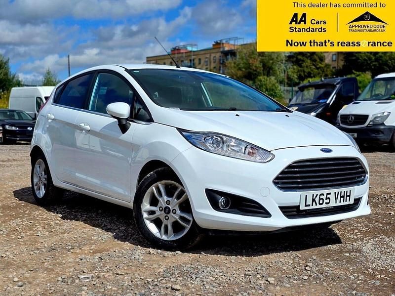 White Used 2015 Ford Fiesta Titanium Hatchback | £4,688 (Fair price) - Image 1/4