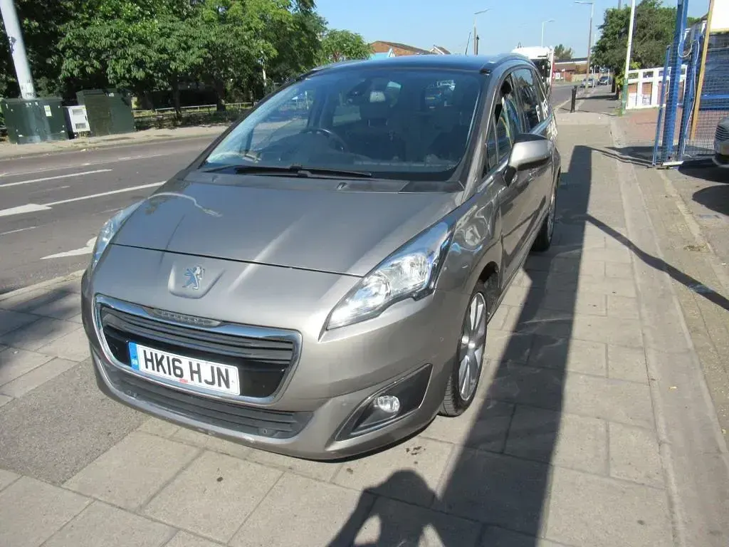 Used Peugeot 5008 Allure 120 HP (88 kW) 2016 Grey MPV