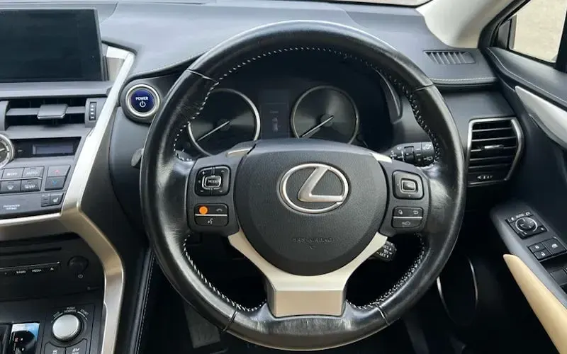 Used Lexus NX300h Luxury Line 197 HP (144 kW) 2016 Silver SUV