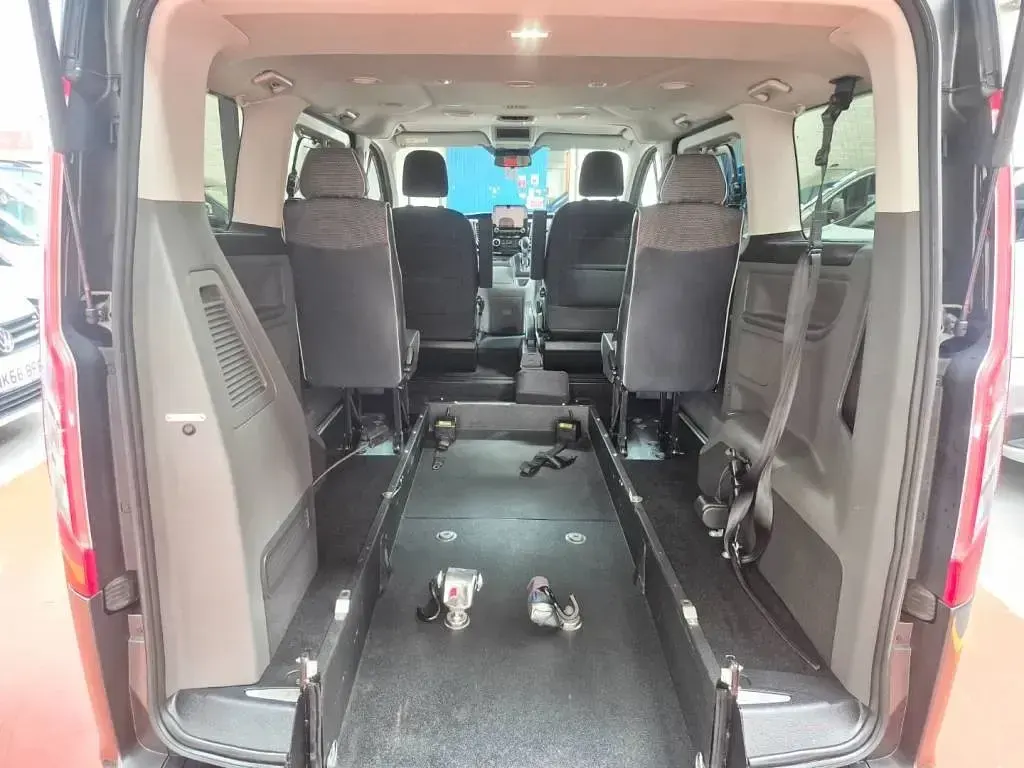 Used Ford Tourneo Custom Titanium 130 HP (95 kW) 2018 Grey Van